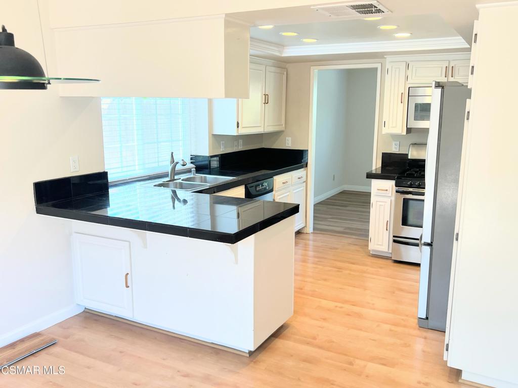 893 Lindawood Street Property Photo 11