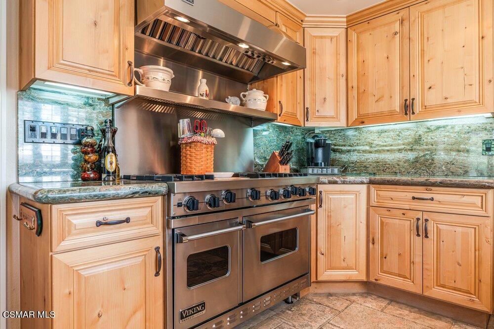 5301 Cedarhaven Drive Property Photo 3