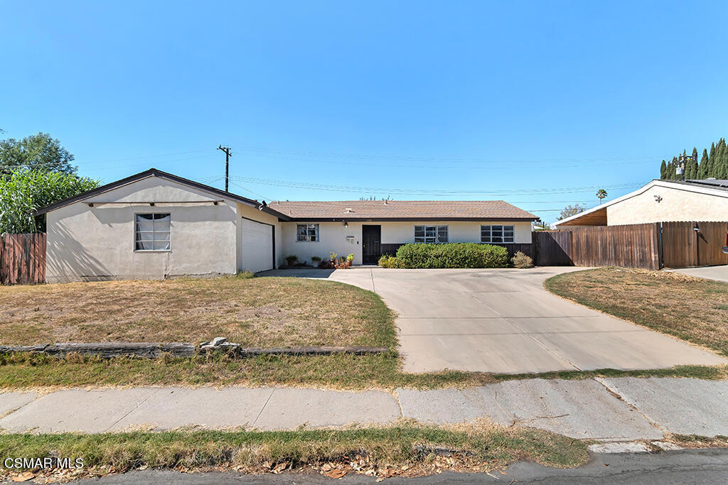 1735 Spence Street Property Photo 2
