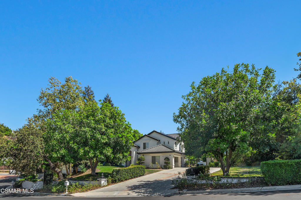 1660 Cross Bridge Place Property Photo 2