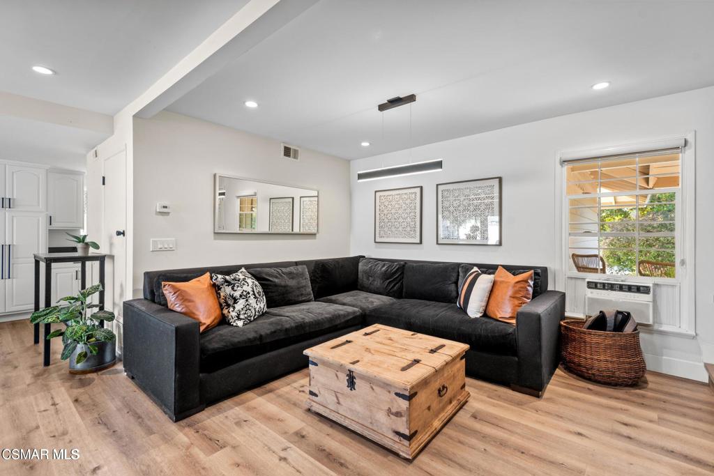363 Larcom Street Property Photo 6