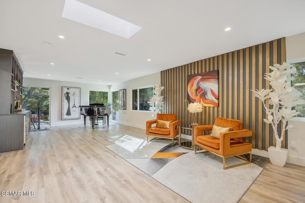 4430 Natoma Avenue Property Photo 10