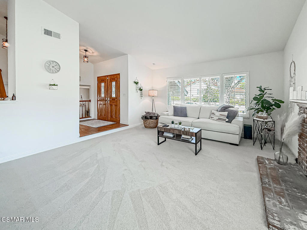 393 Larcom Street Property Photo 8