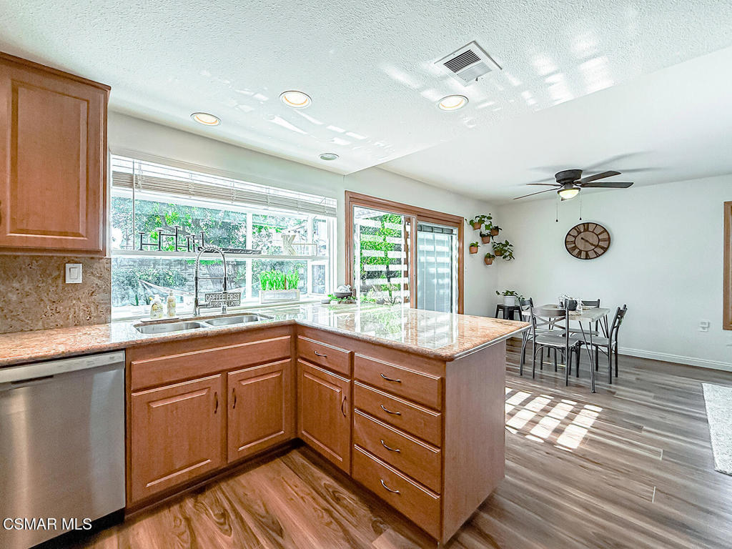 393 Larcom Street Property Photo 21