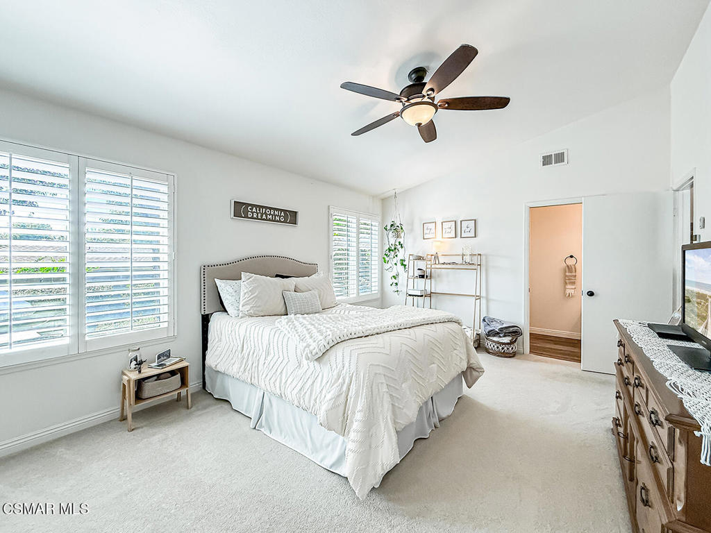 393 Larcom Street Property Photo 23