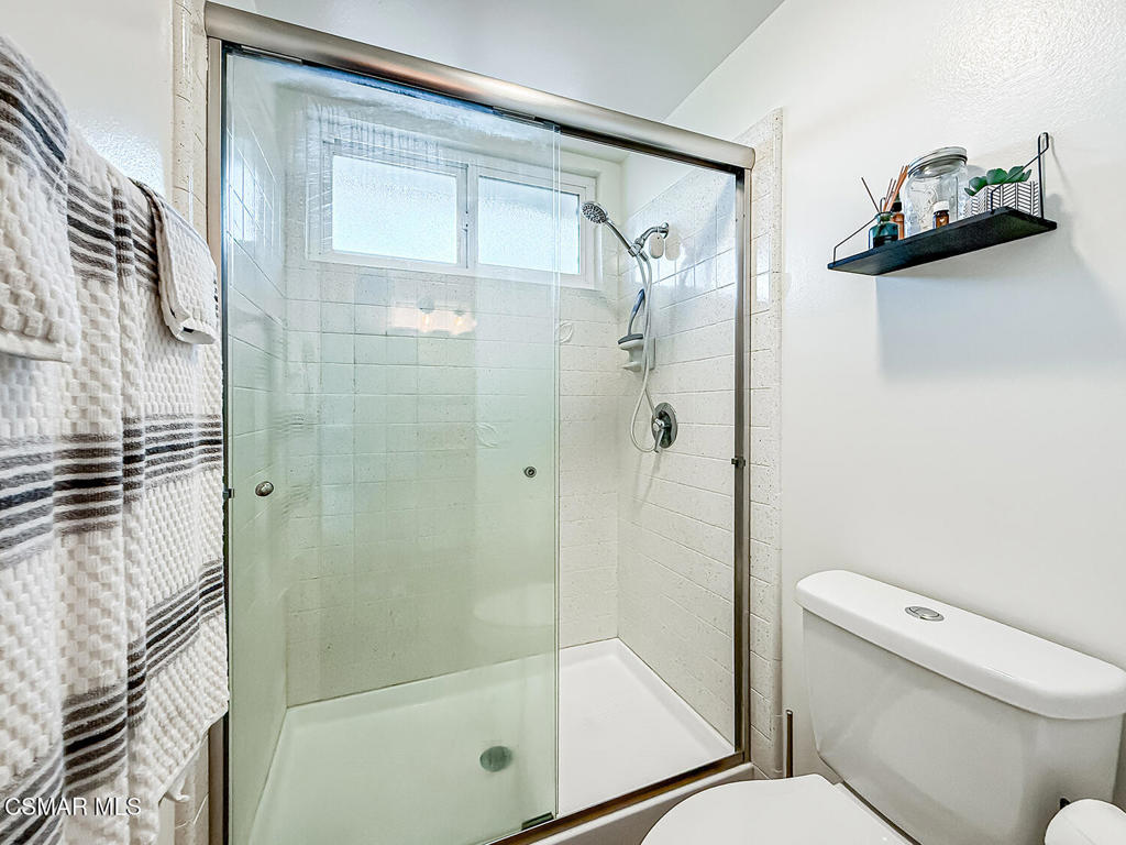 393 Larcom Street Property Photo 26