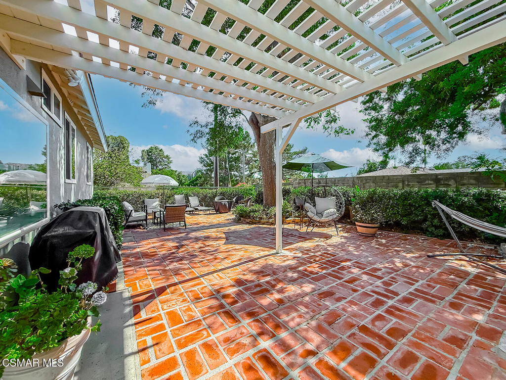 393 Larcom Street Property Photo 41