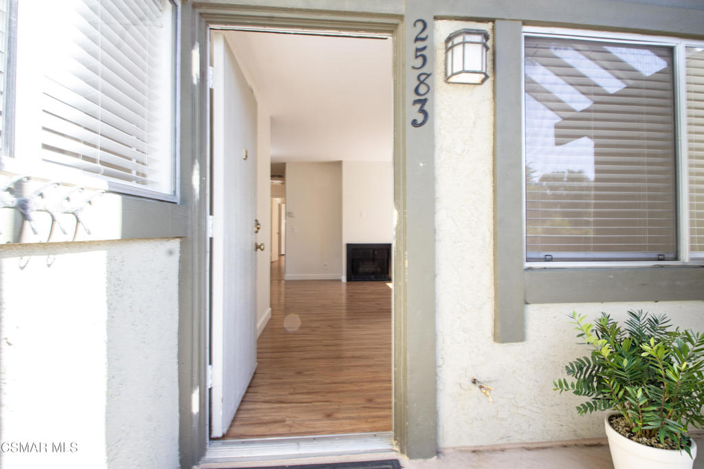 2583 La Paloma Circle Property Photo 1