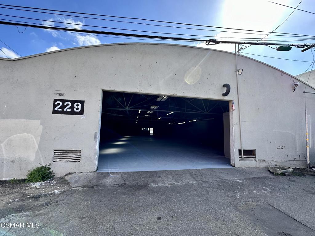 229 S Oxnard Property Photo 3