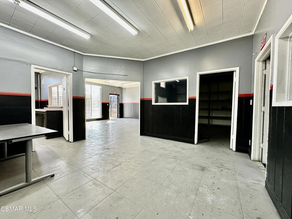 229 S Oxnard Property Photo 4
