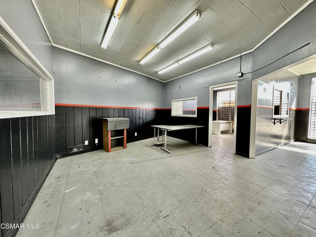 229 S Oxnard Property Photo 6