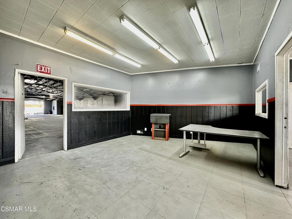 229 S Oxnard Property Photo 7