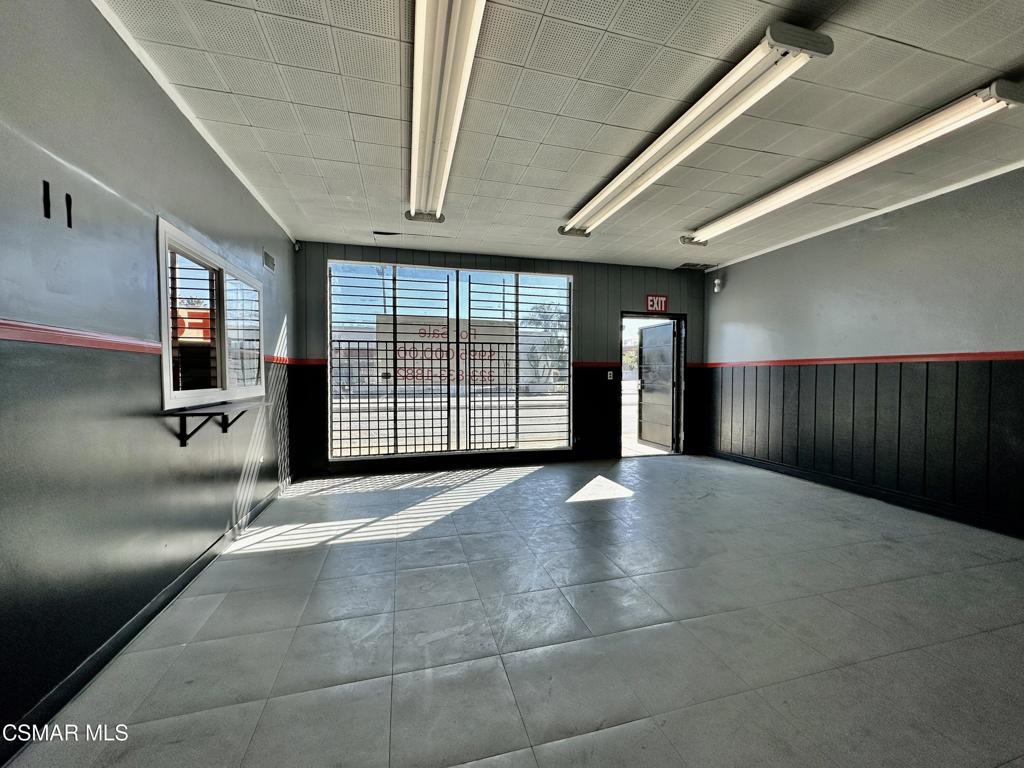 229 S Oxnard Property Photo 8