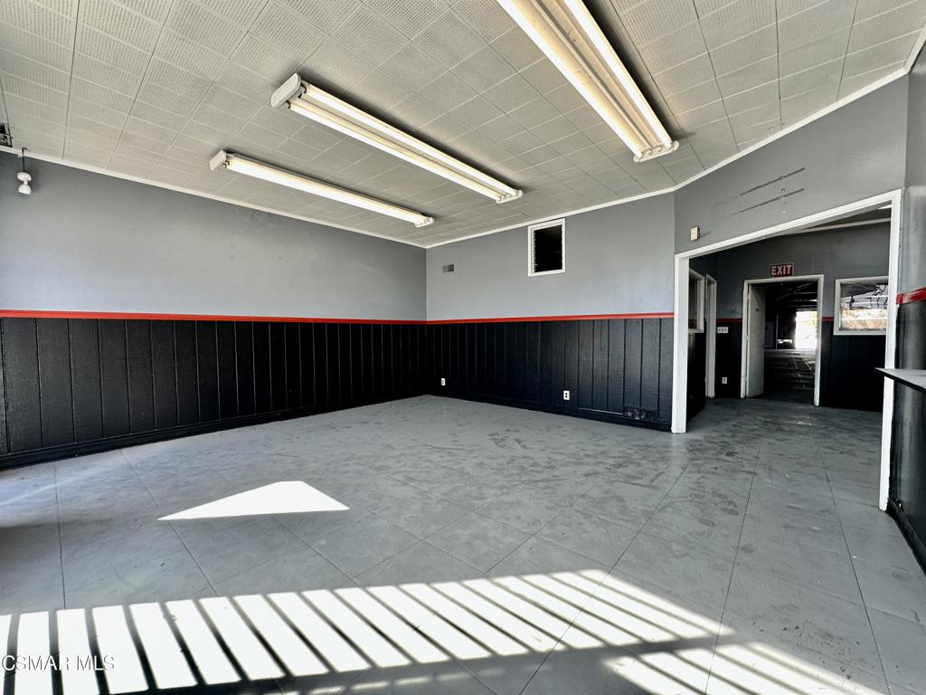 229 S Oxnard Property Photo 9
