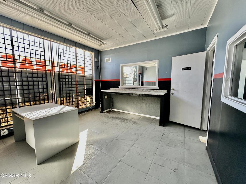 229 S Oxnard Property Photo 12