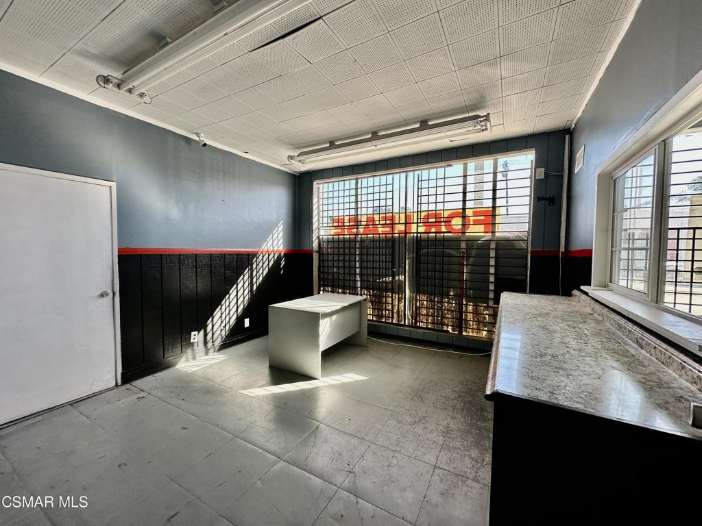 229 S Oxnard Property Photo 13