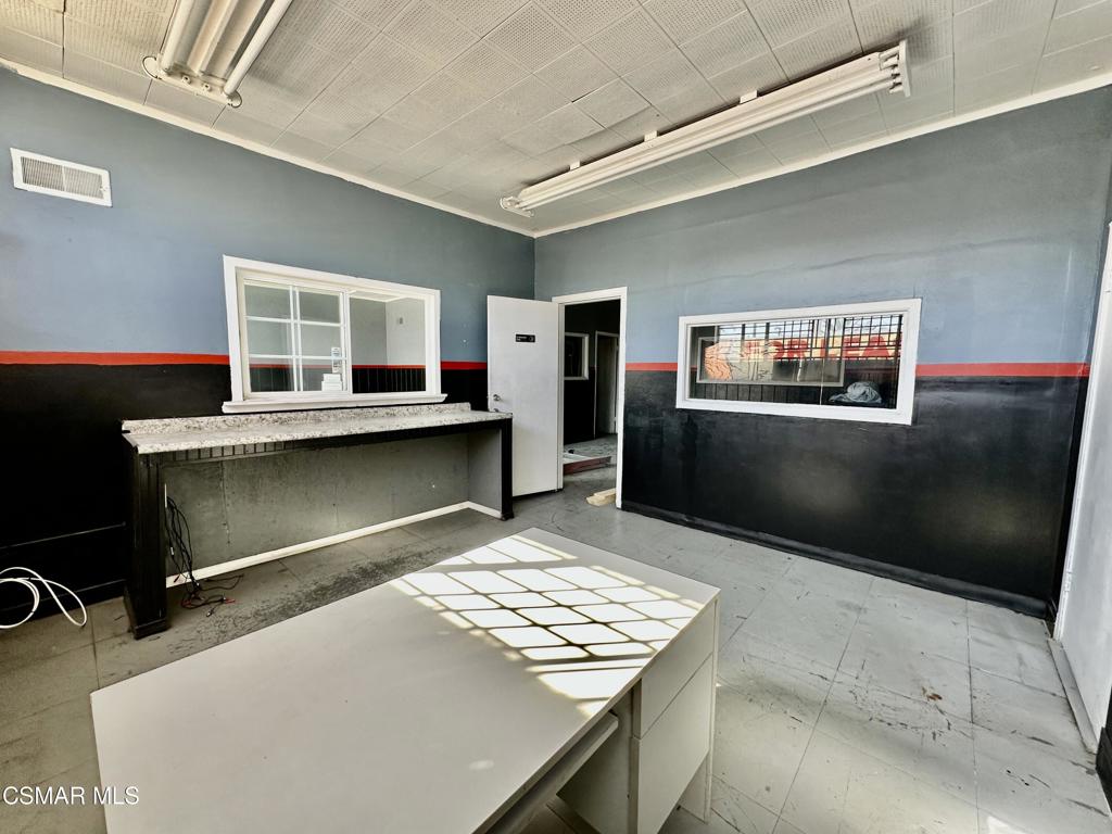 229 S Oxnard Property Photo 14