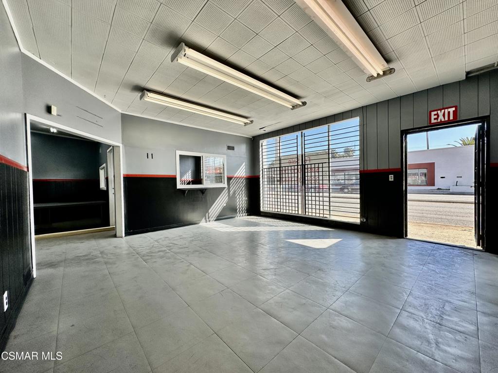 229 S Oxnard Property Photo 16