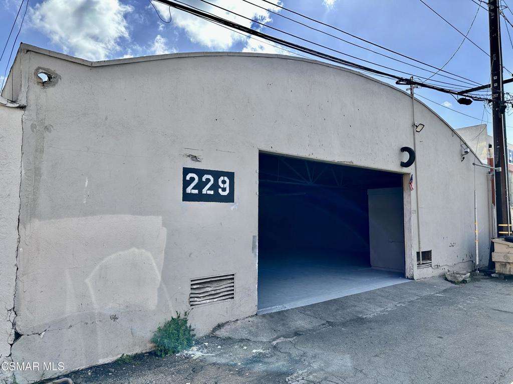 229 S Oxnard Property Photo 32