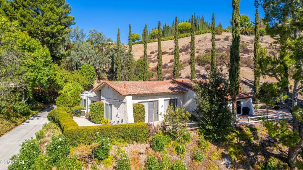 32355 Saddle Mountain Drive Property Photo 3