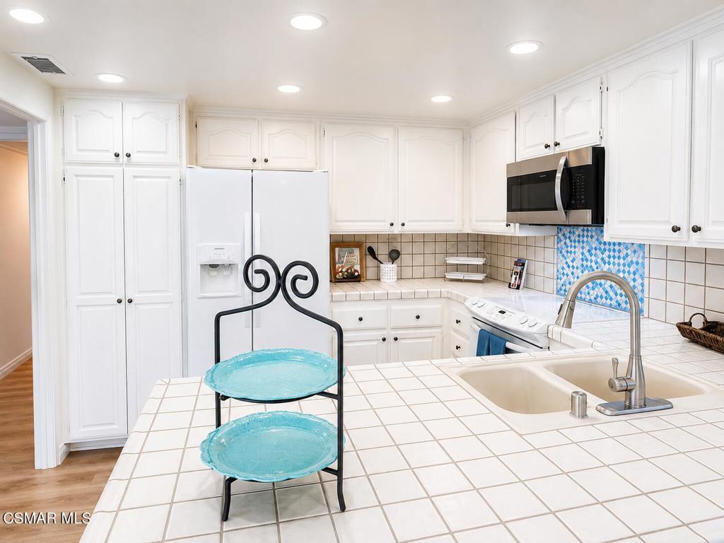 32355 Saddle Mountain Drive Property Photo 8
