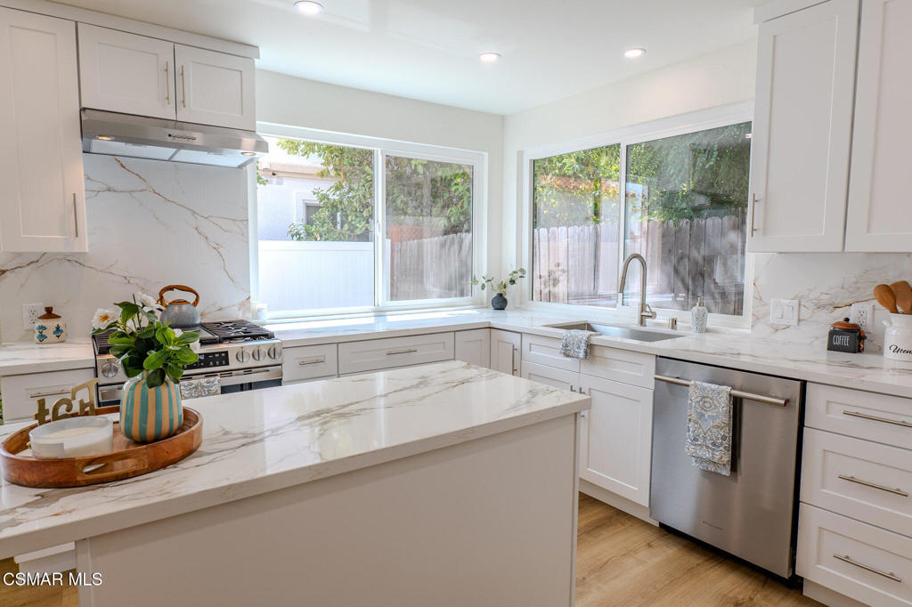 8018 Winnetka Avenue Property Photo 14