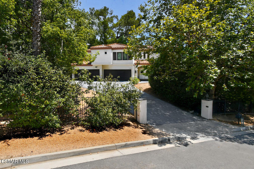 5536 Easterly Road Property Photo 1