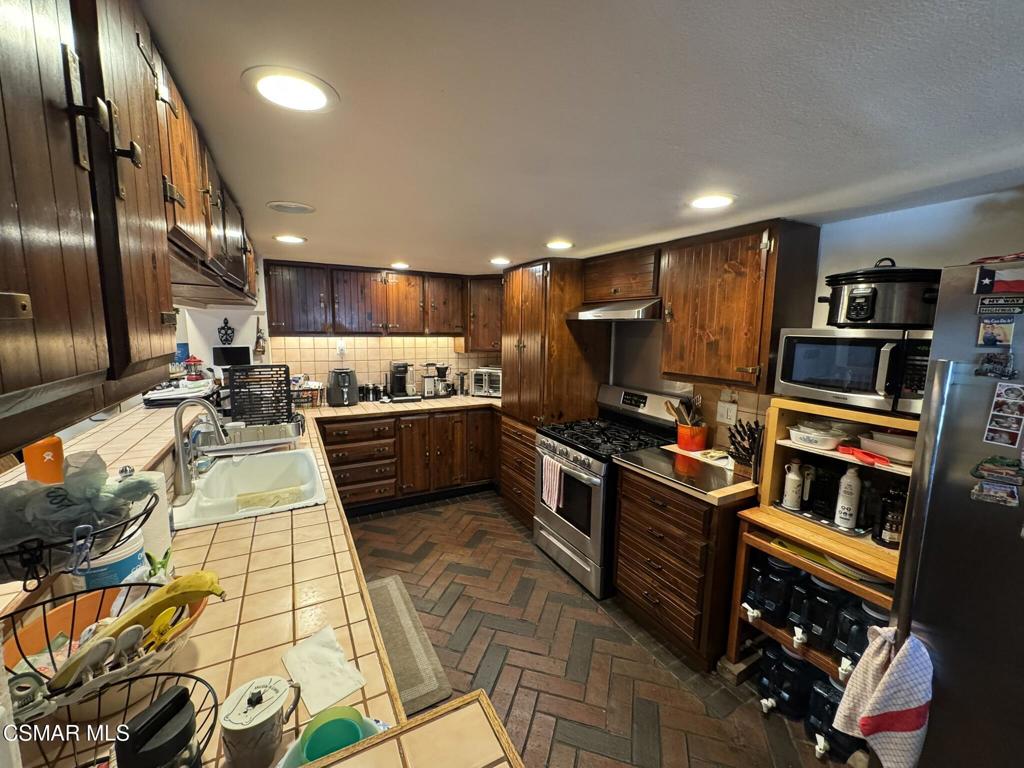 22900 Roscoe Boulevard Property Photo 5
