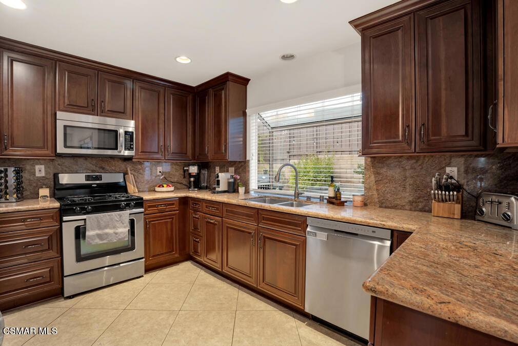 588 Monteleone Avenue Property Photo 12