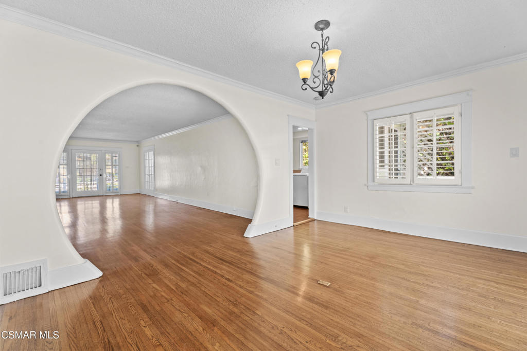 2320 Superior Avenue Property Photo 9