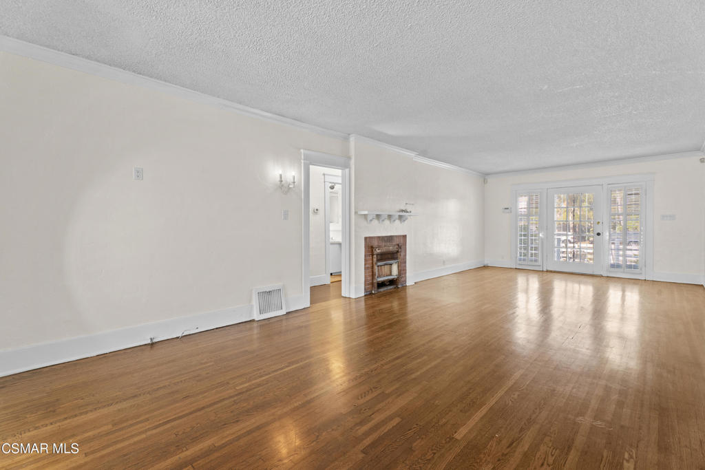 2320 Superior Avenue Property Photo 11