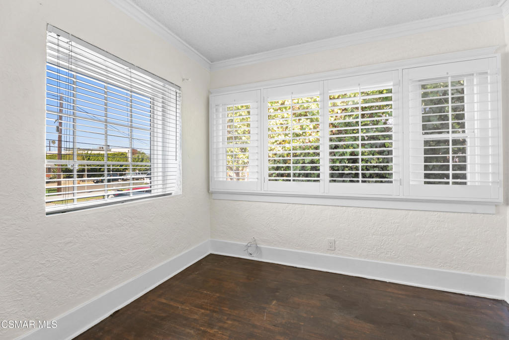 2320 Superior Avenue Property Photo 15