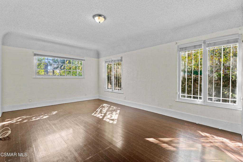2320 Superior Avenue Property Photo 21