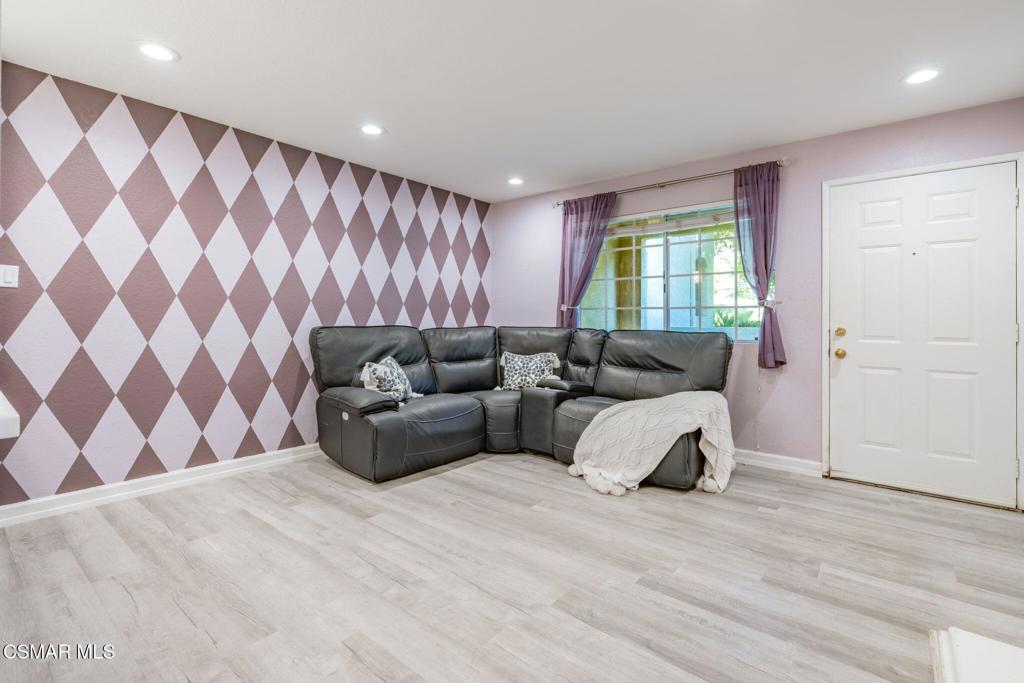 1043 Waltham Road E Property Photo 6