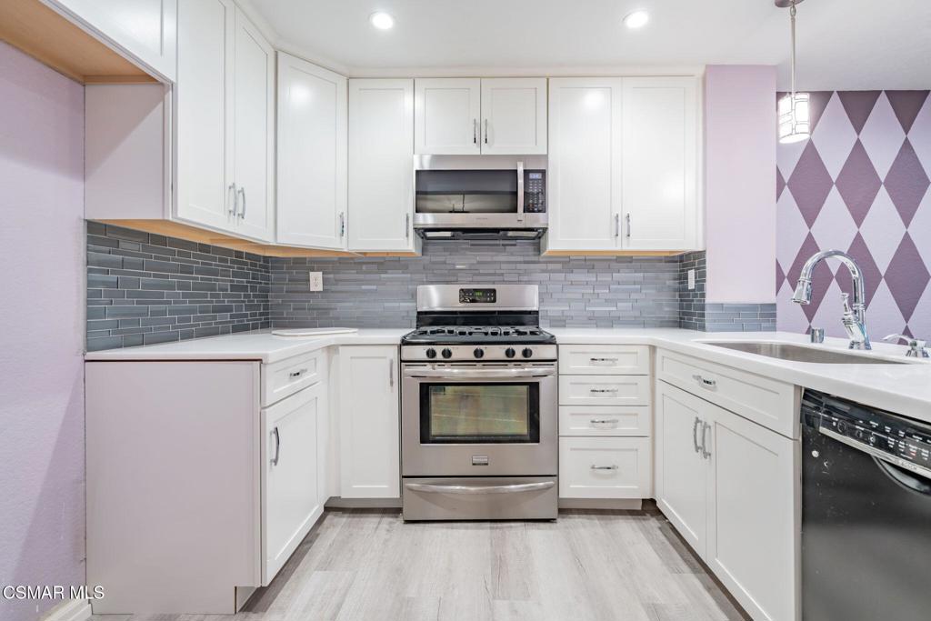 1043 Waltham Road E Property Photo 12