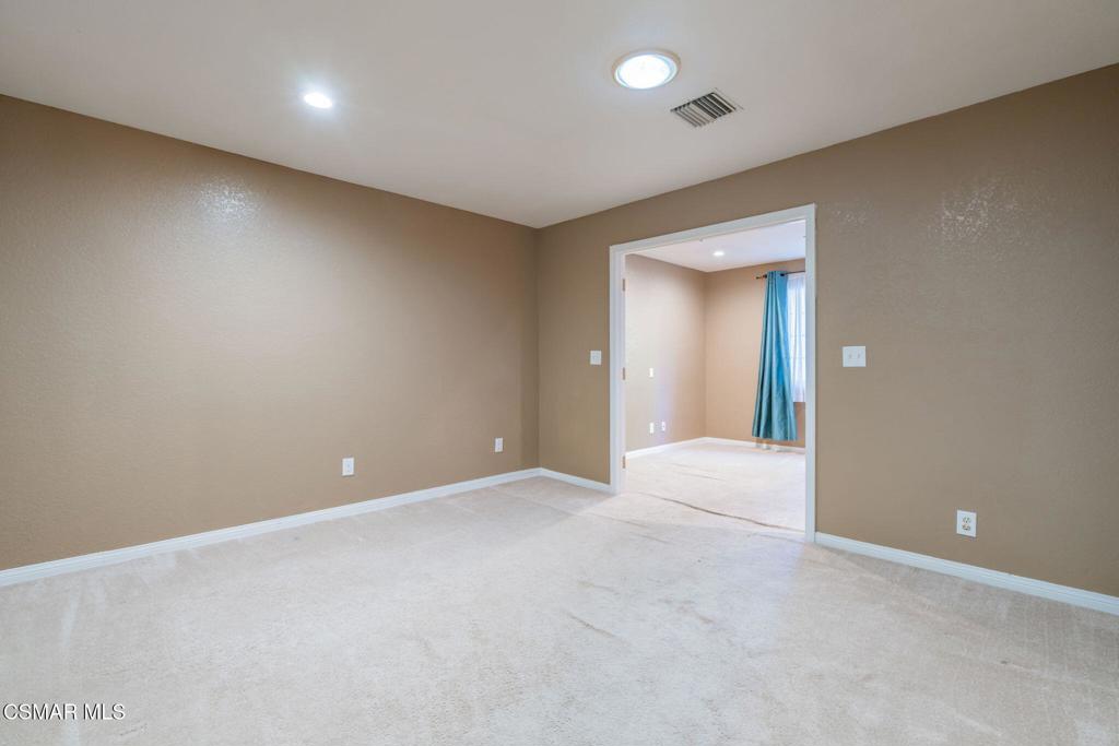 1043 Waltham Road E Property Photo 27