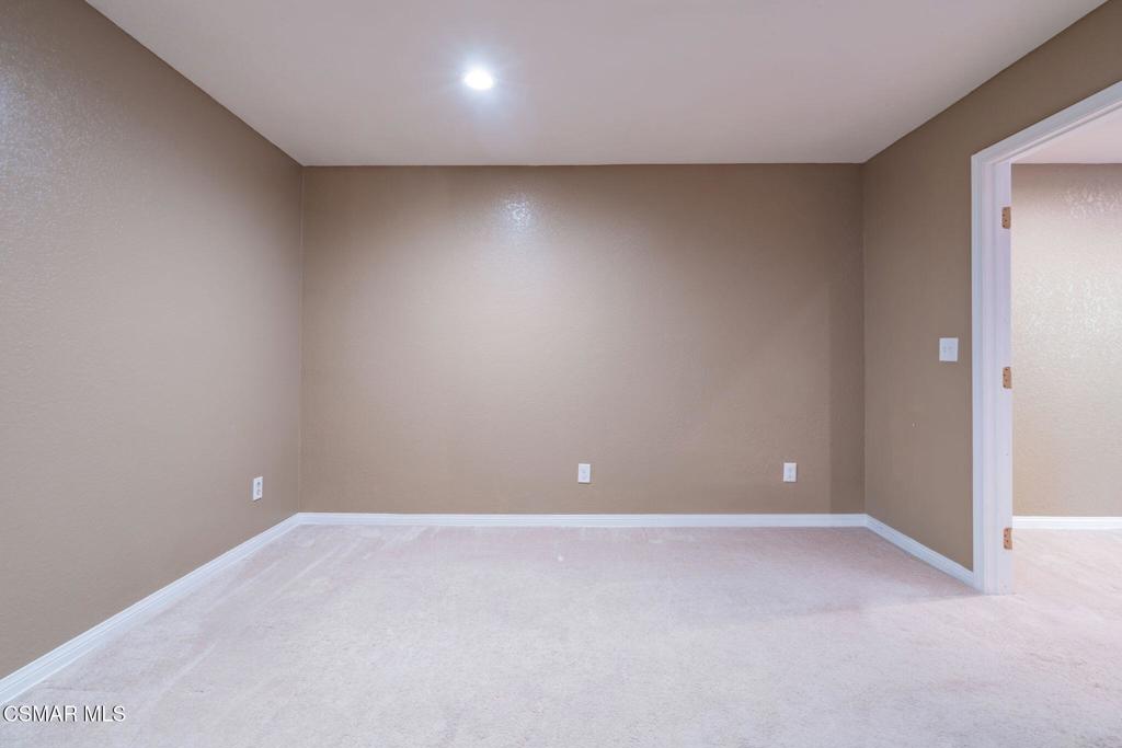 1043 Waltham Road E Property Photo 30