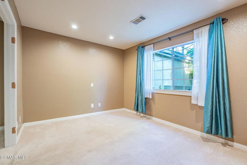 1043 Waltham Road E Property Photo 41