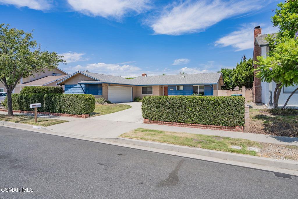 1421 Lowery Street Property Photo 4