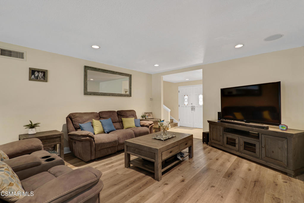 1041 Balsamo Avenue Property Photo 5
