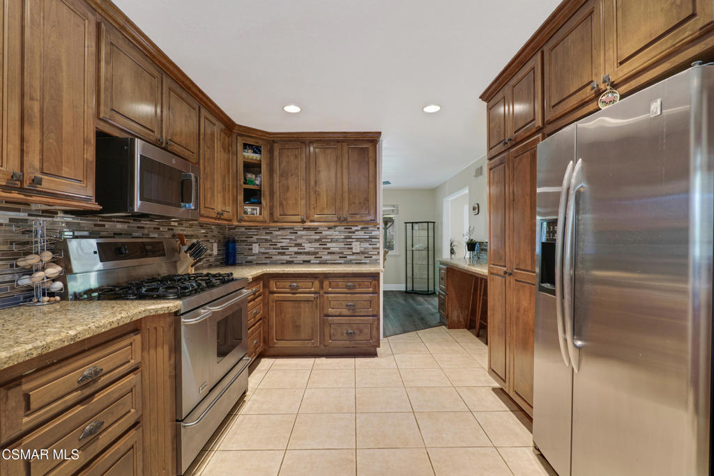 1041 Balsamo Avenue Property Photo 10