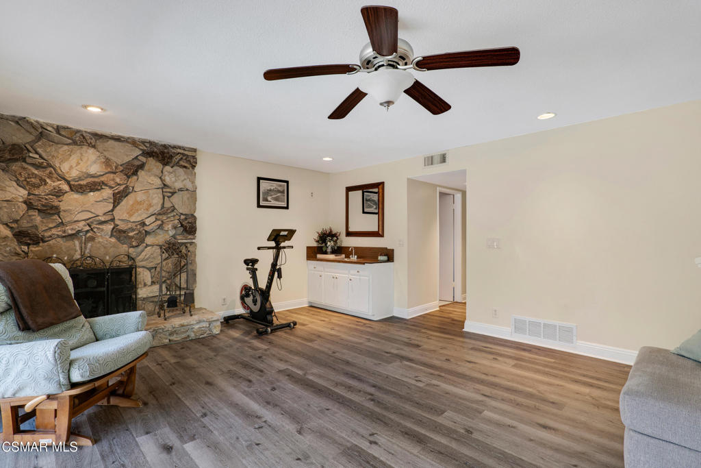 1041 Balsamo Avenue Property Photo 15