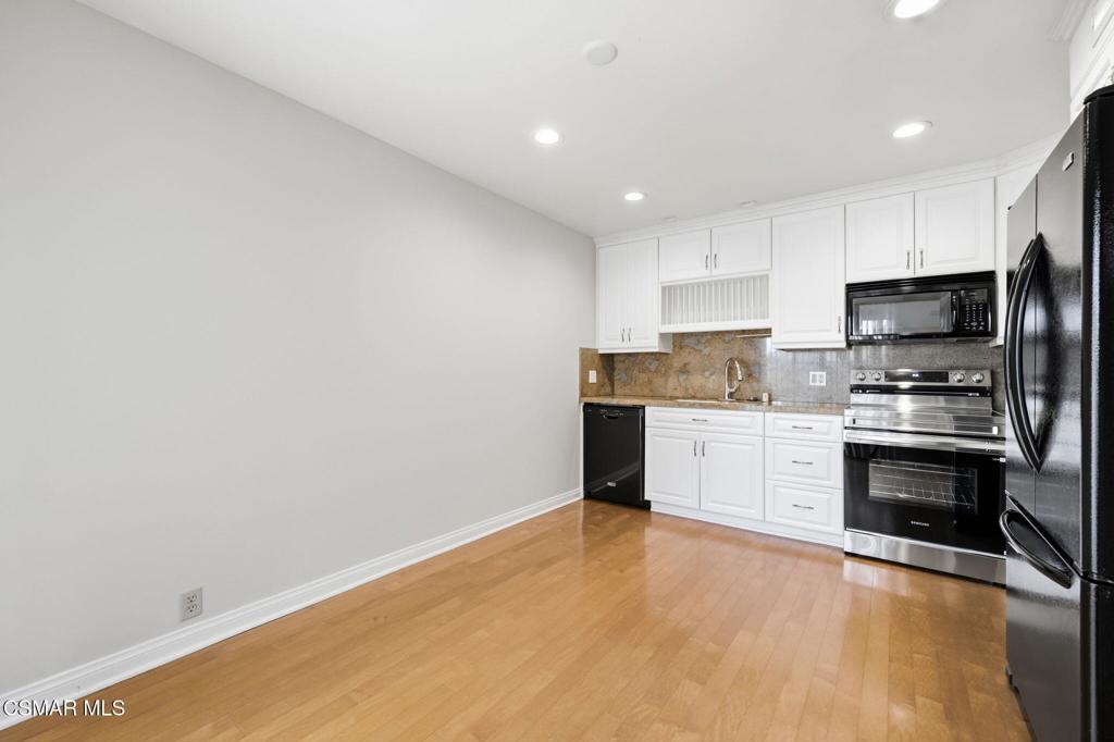 1805 E Avenida De Las Flores Property Photo 4