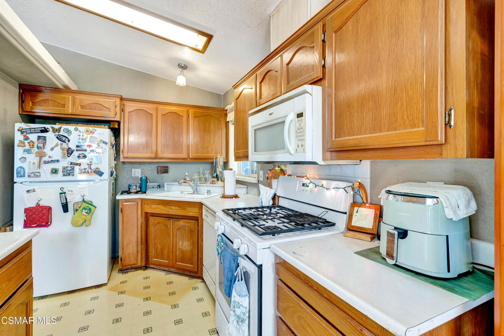 11401 Topanga Canyon Boulevard 98 Property Photo 4