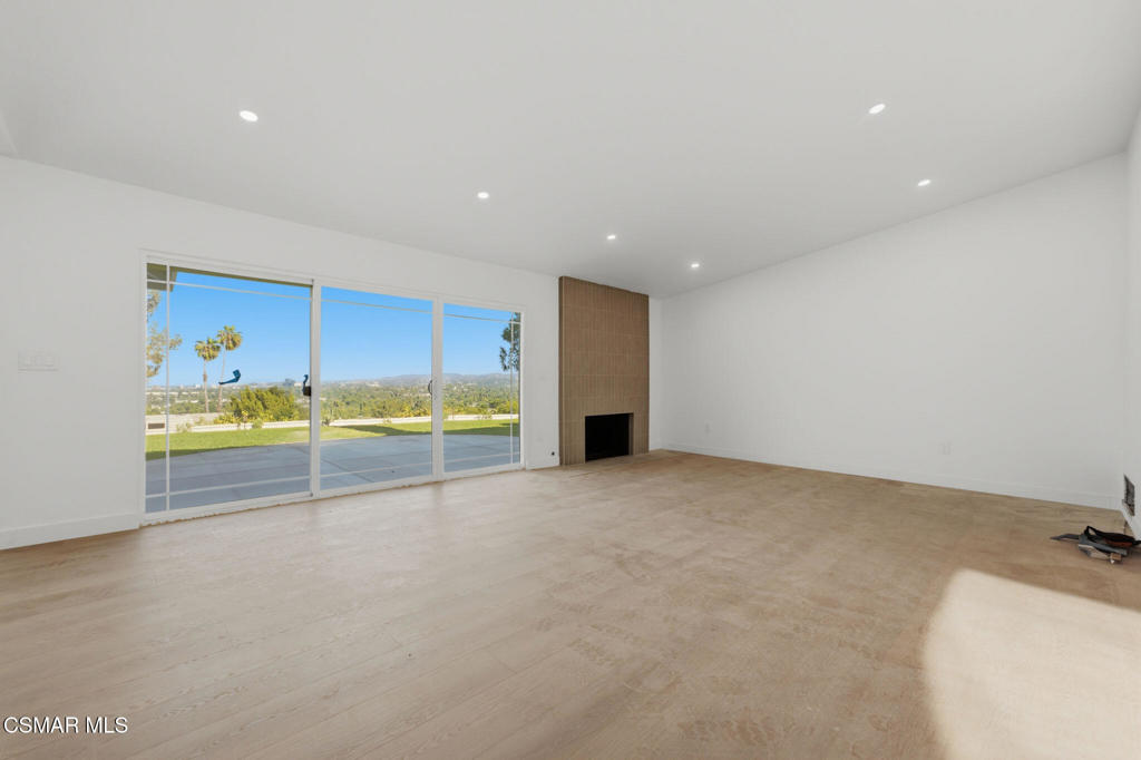 6652 Daryn Drive Property Photo 6