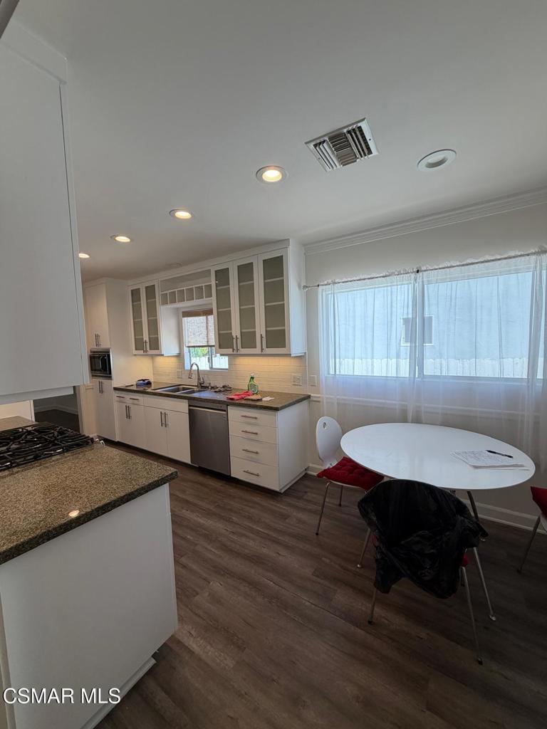 23723 Oxnard Street Property Photo 4