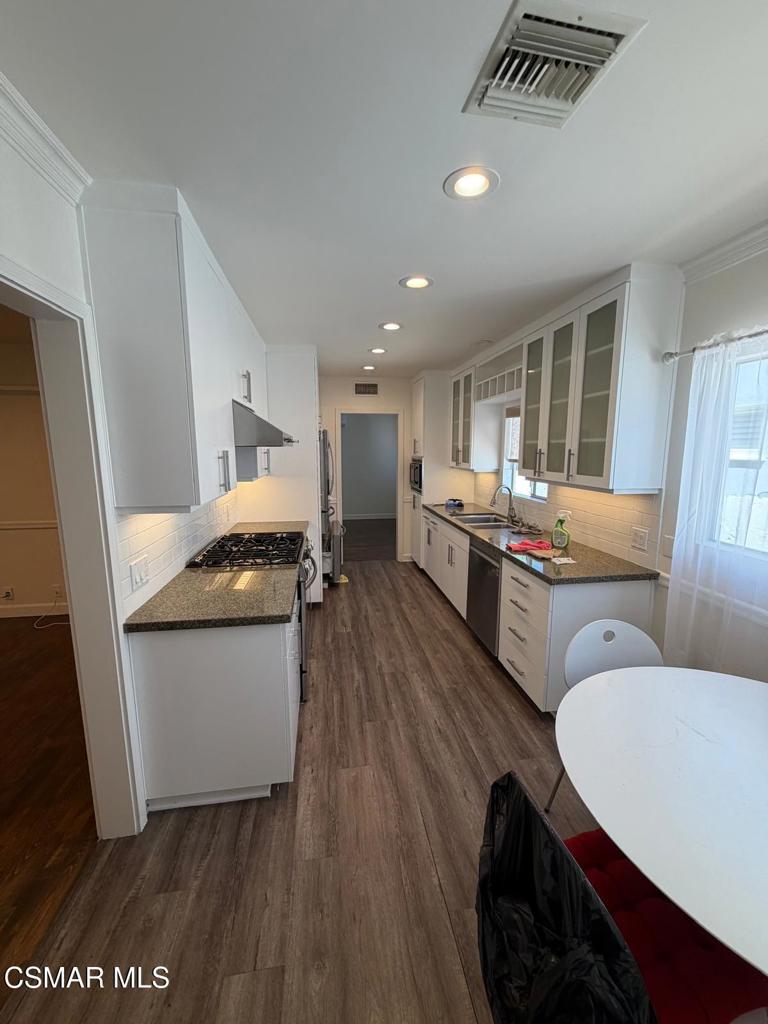 23723 Oxnard Street Property Photo 5