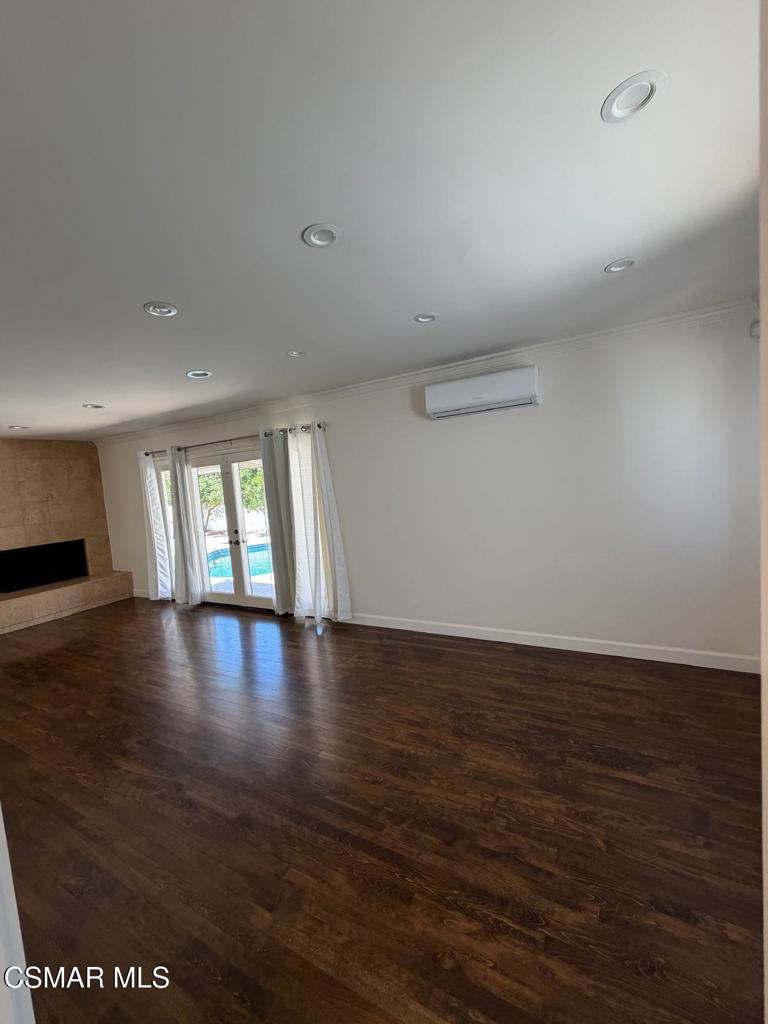23723 Oxnard Street Property Photo 6