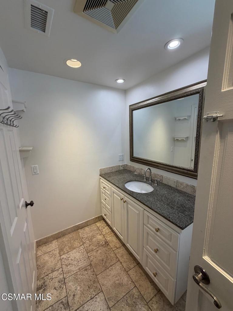 23723 Oxnard Street Property Photo 12