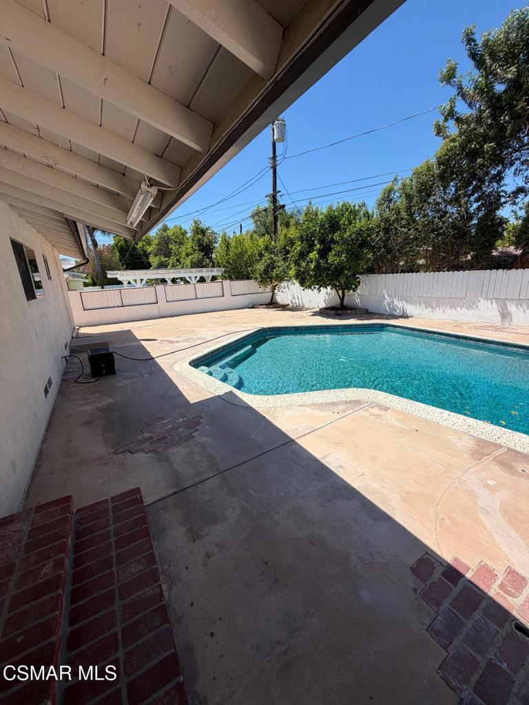 23723 Oxnard Street Property Photo 20